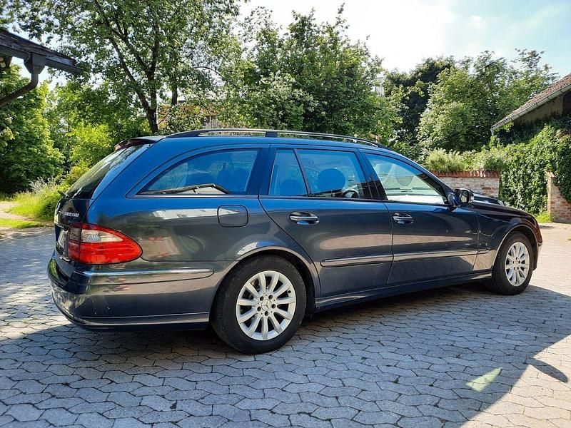 Grau Gebraucht 2008 Mercedes E200 Elegance Kombi | 3.990 € (Guter Preis) - Bild 1/4