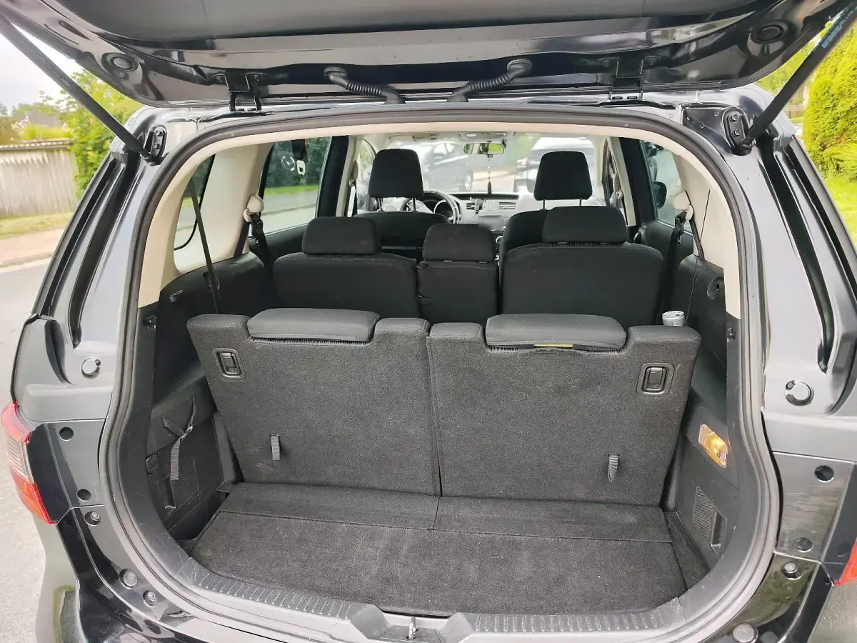 Gebraucht Mazda 5 116 PS (85 kW) 2011 Schwarz Van / Kleinbus