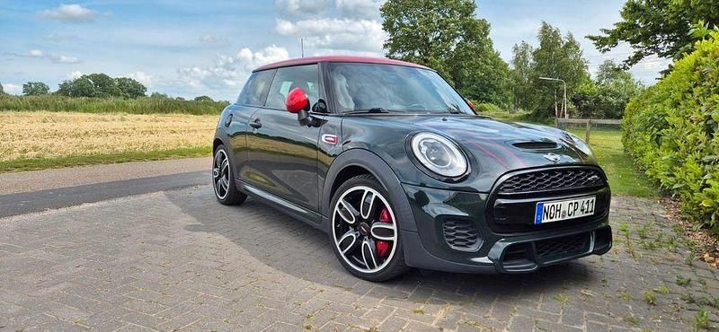 Grün Gebraucht 2015 Mini John Cooper Works Kleinwagen | 14.999 € (Etwas zu teuer) - Bild 1/4