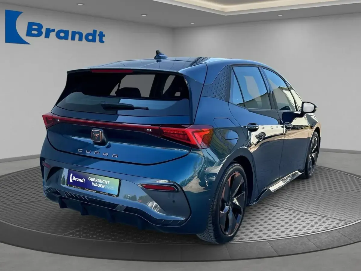 Second-hand Cupra Born 169 kW (231 CP) 2023 Albastru Hatchback