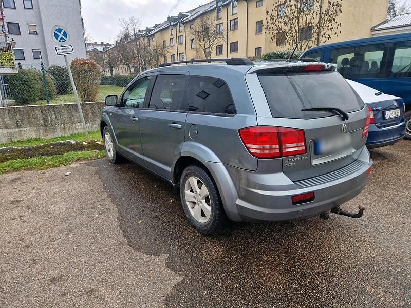 Gebraucht Dodge Journey 140 PS (102 kW) 2009 Grau SUV
