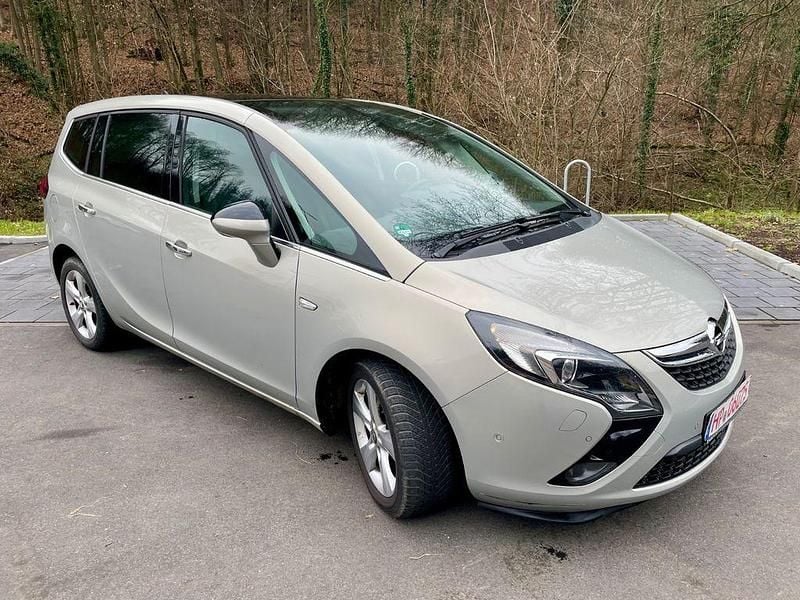 Beige Gebraucht 2012 Opel Zafira Tourer Innovation Van / Kleinbus | 4.490 € (Superpreis) - Bild 1/4