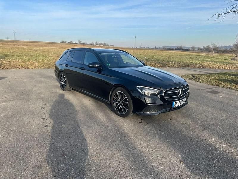 Gebraucht Mercedes E220 194 PS (142 kW) 2021 Schwarz Kombi