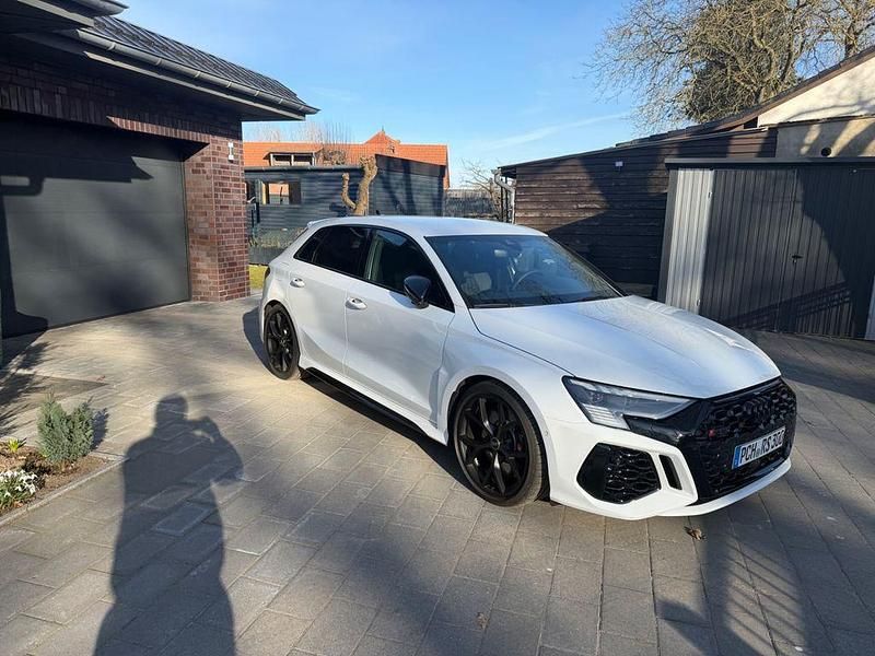 Gebraucht Audi RS3 Ambiente 400 PS (294 kW) 2024 Weiß Limousine