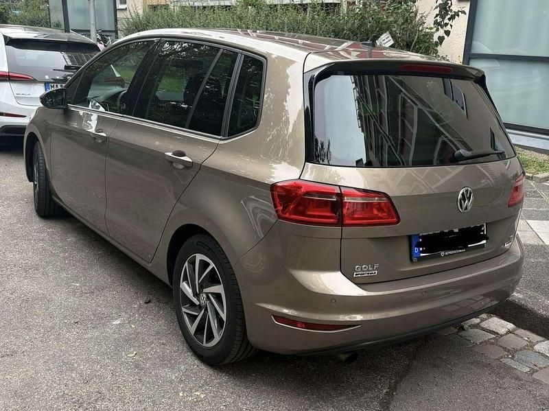 Braun Gebraucht 2017 VW Golf Sportsvan Sound Van / Kleinbus | 11.500 € (Fairer Preis) - Bild 1/4