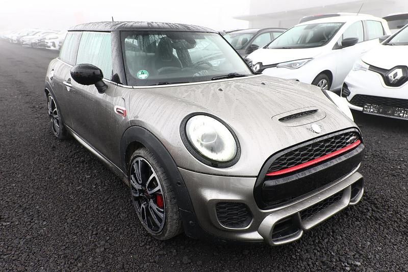 Gebraucht Mini John Cooper Works 231 PS (169 kW) 2020 Silber metallic Kleinwagen