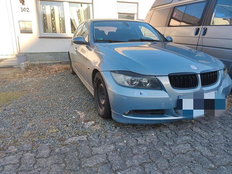 Gebraucht BMW 325 2005 Grau Limousine
