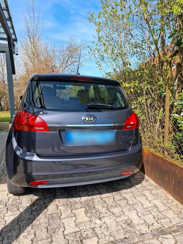 Gebraucht Kia Venga 90 PS (66 kW) 2015 Grau Kleinwagen