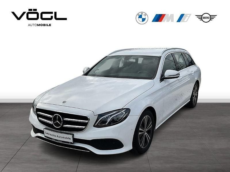 Weiß Gebraucht 2020 Mercedes E200 Avantgarde Kombi | 24.440 € (Guter Preis) - Bild 1/4