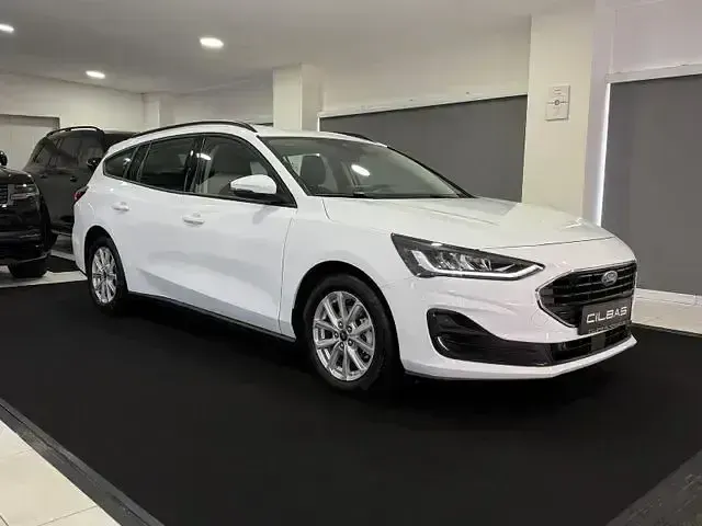Usado Ford Focus Cool & Connect 120 CV (88 kW) 2023 Blanco Familiar