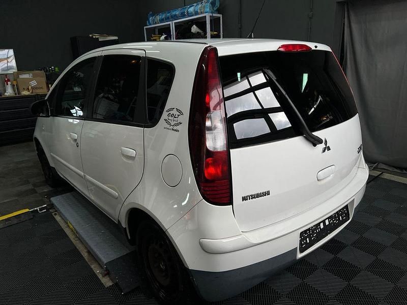 Gebraucht Mitsubishi Colt Motion 95 PS (69 kW) 2008 Weiß Limousine