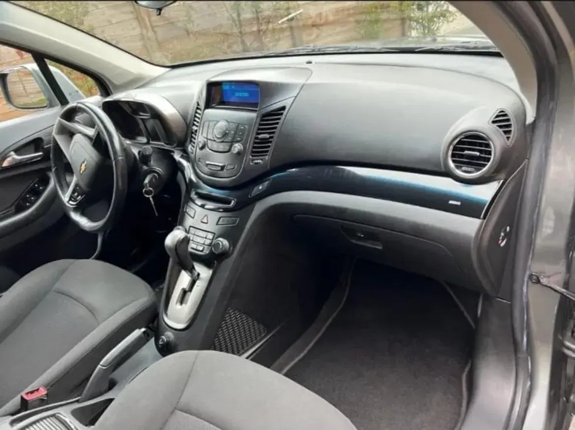 Gebraucht Chevrolet Orlando 163 PS (119 kW) 2012 Grau Van / Kleinbus