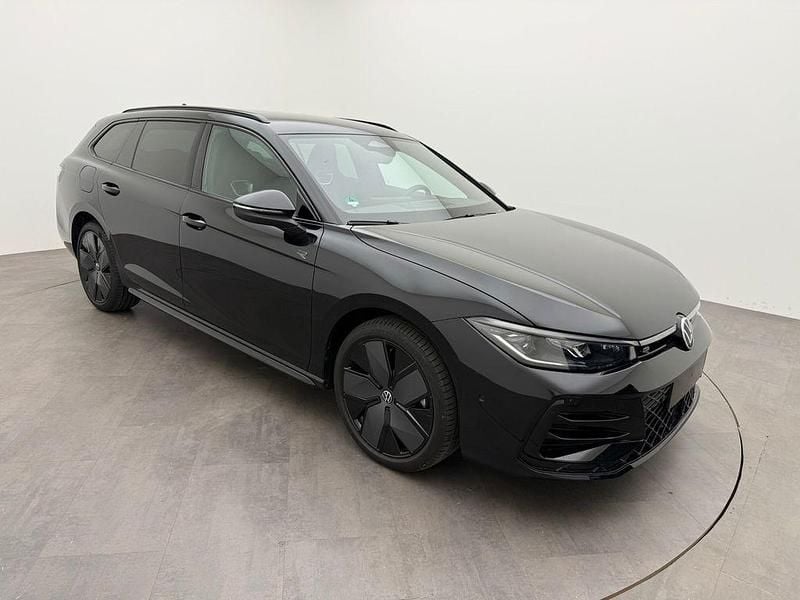 Gebraucht VW Passat R-line 272 PS (200 kW) 2025 Schwarz Kombi