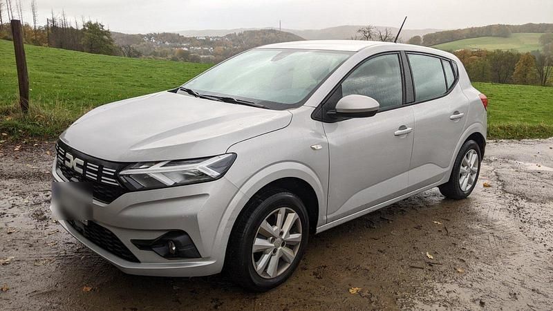 Silber Gebraucht 2023 Dacia Sandero Limousine | 11.250 € - Bild 1/4