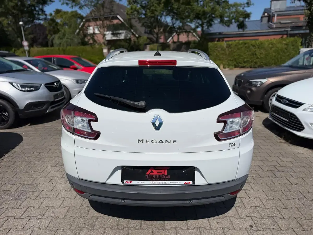 Gebraucht Renault Mégane GrandTour 131 PS (96 kW) 2010 Gletscherweiß Kombi