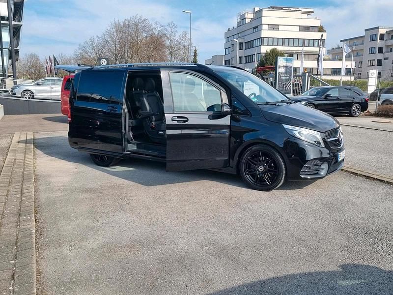 Schwarz Gebraucht 2020 Mercedes V300 Exclusive Van / Kleinbus | 58.490 € (Guter Preis) - Bild 1/3