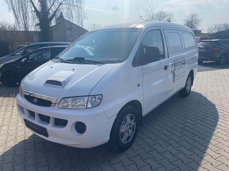 Gebraucht Hyundai H-1 101 PS (74 kW) 2003 Weiß Van / Kleinbus