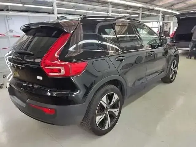 Gebraucht Volvo XC40 R-Design 261 PS (191 kW) 2021 Onyx black / metallic (metallic) SUV