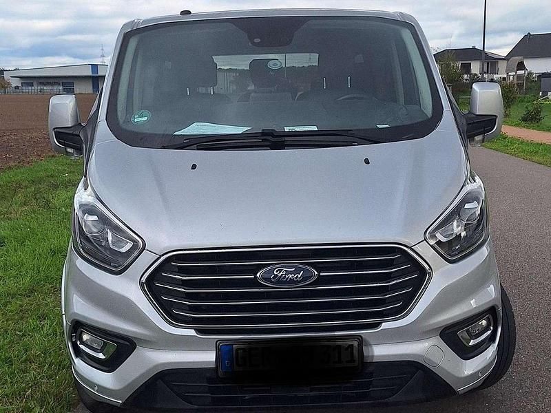 Silber Gebraucht 2019 Ford Tourneo Custom Trend Van | 26.000 € (Fairer Preis) - Bild 1/4