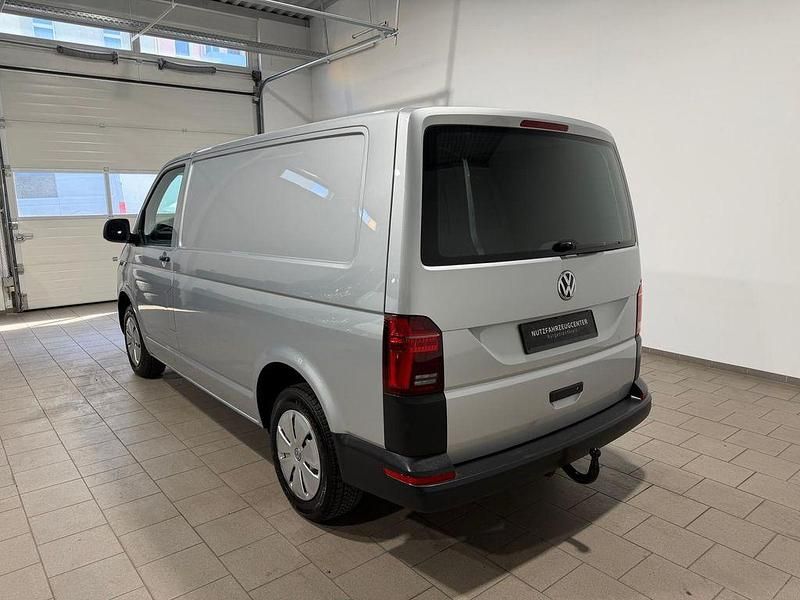 Gebraucht VW T6.1 150 PS (110 kW) 2022 Reflex silber Van