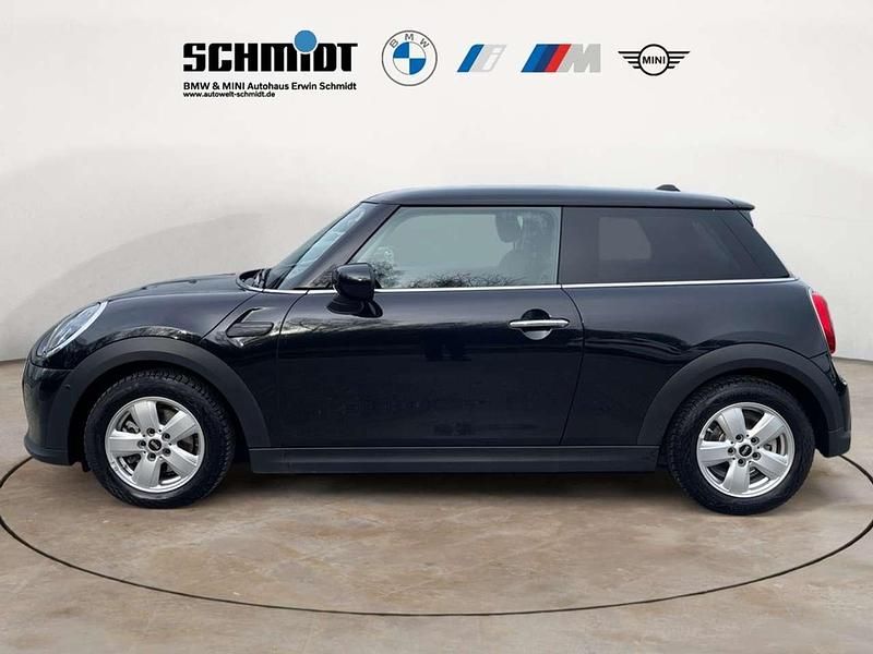 Gebraucht Mini Cooper Essential 136 PS (100 kW) 2024 Midnight black metallic Kleinwagen