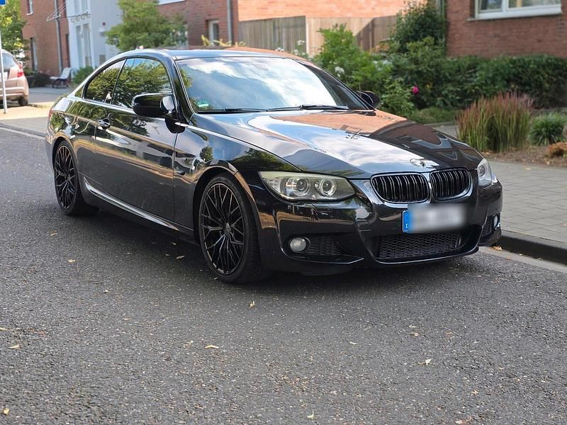 Schwarz Gebraucht 2011 BMW 320 M Sport Coupé | 11.000 € (Teuer) - Bild 1/4