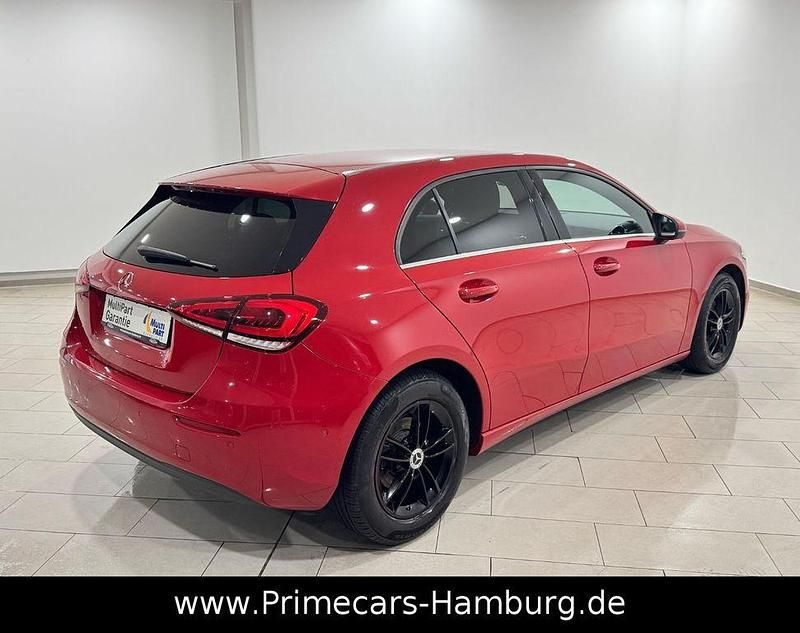 Gebraucht Mercedes A180 116 PS (85 kW) 2018 Rot Limousine