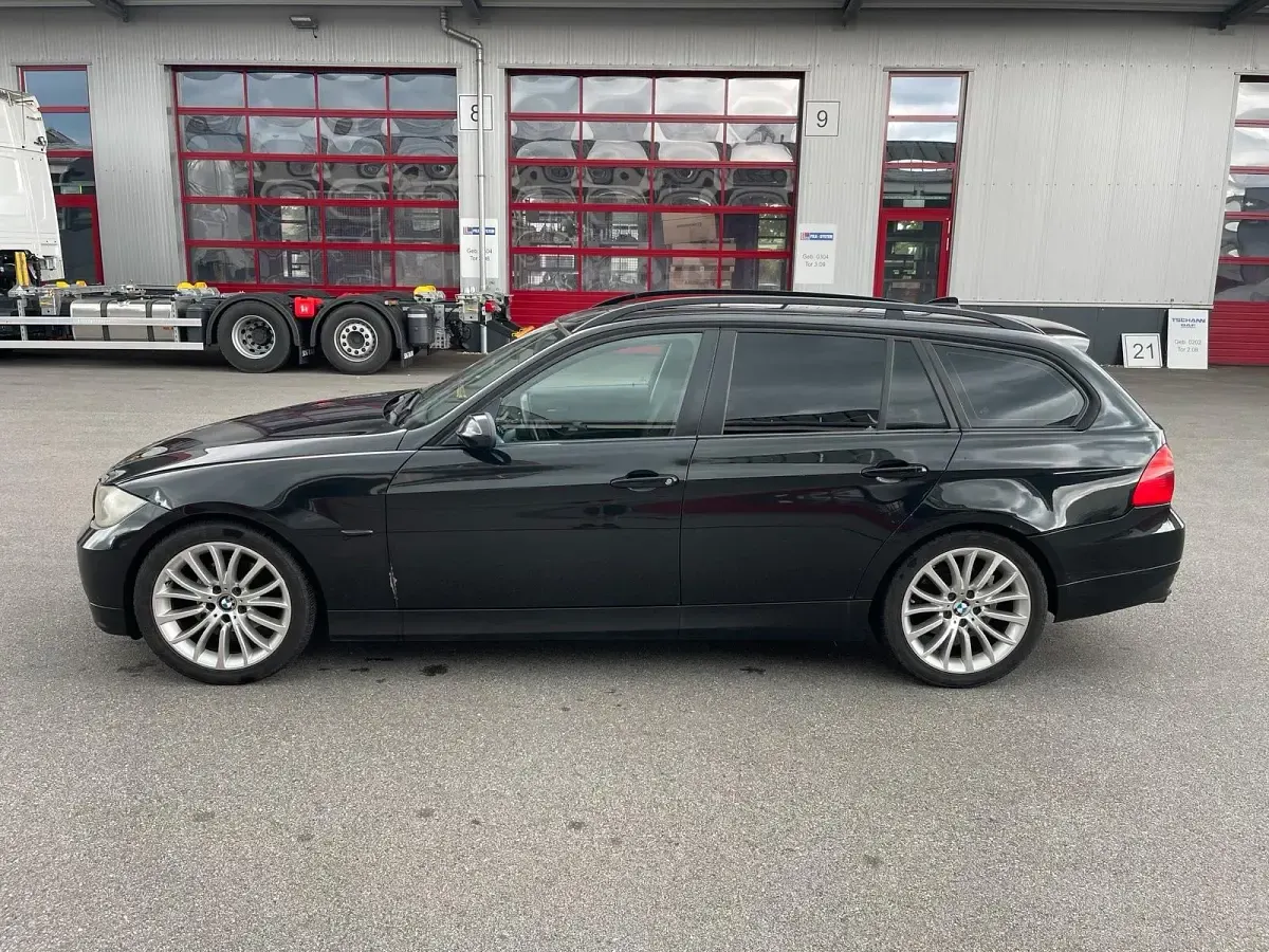 Gebraucht BMW 320 163 PS (119 kW) 2006 Schwarz Kombi