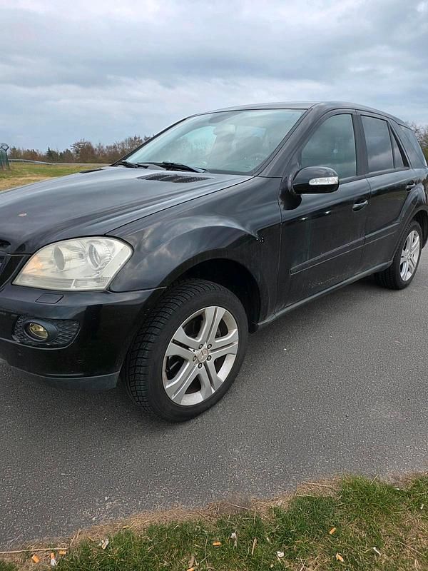Gebraucht Mercedes ML350 272 PS (200 kW) 2005 Schwarz SUV