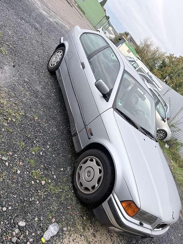 Gebraucht BMW 318 140 PS (102 kW) 1994 Limousine