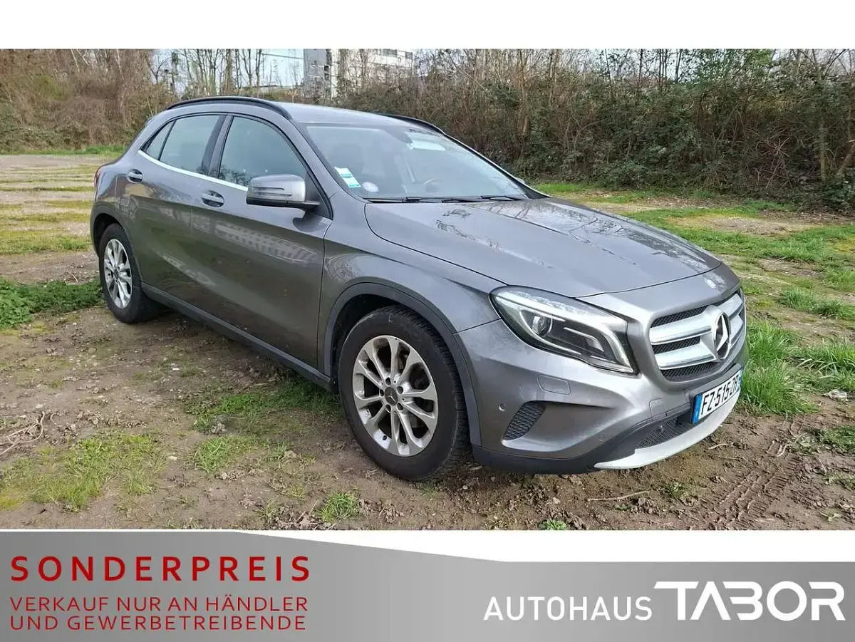 Gebraucht Mercedes GLA200 Style 156 PS (114 kW) 2014 Mountaingrau  met. SUV
