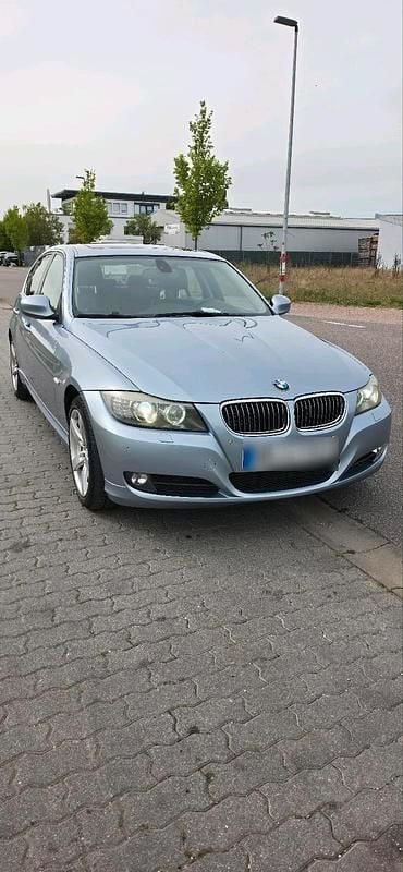 Second-hand BMW 330 245 CP (180 kW) 2009 Albastru Berlinǎ