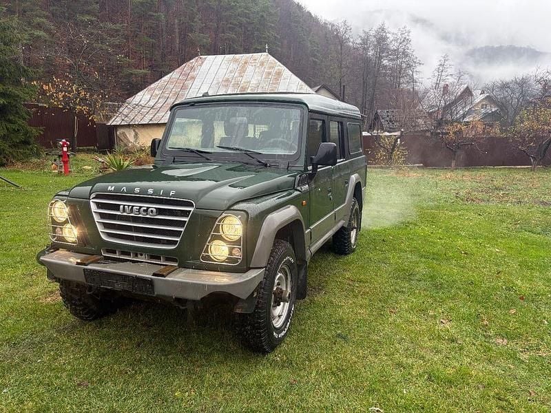 Grün Gebraucht 2010 Iveco Massif SUV | 13.000 € - Bild 1/4