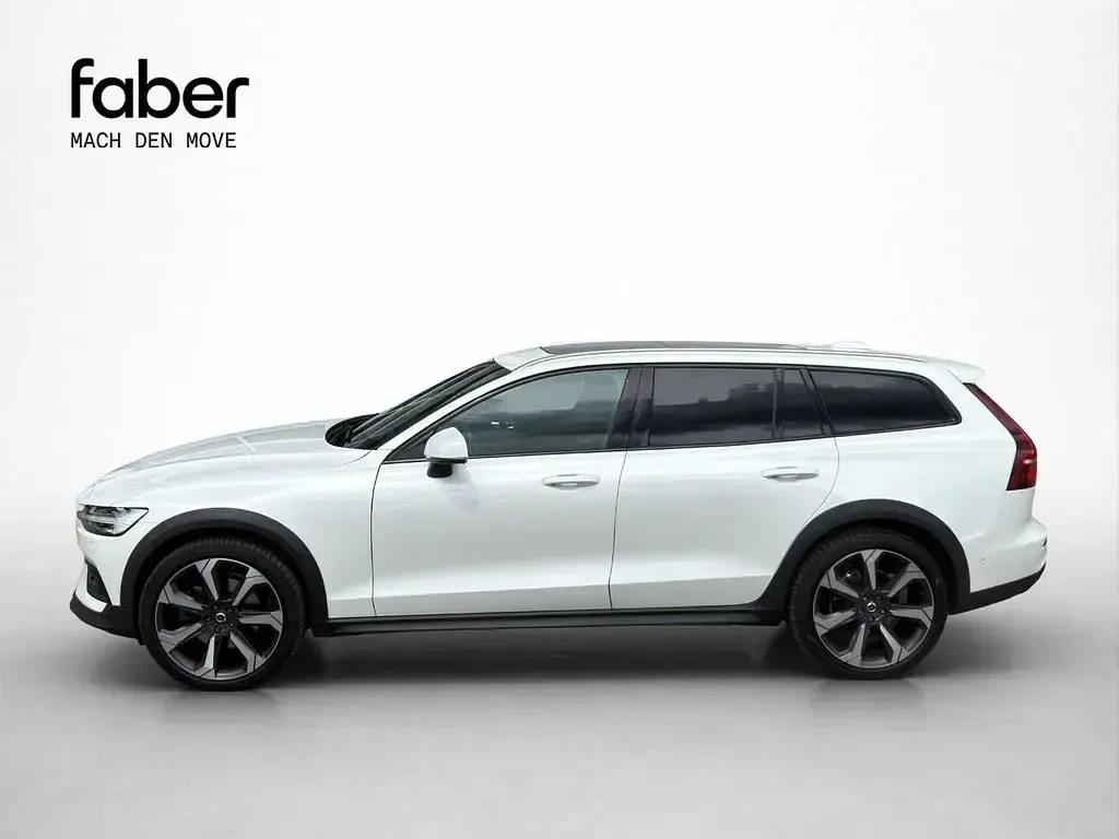 Gebraucht Volvo V60 CC Ultimate 197 PS (144 kW) 2024 Weiß Kombi