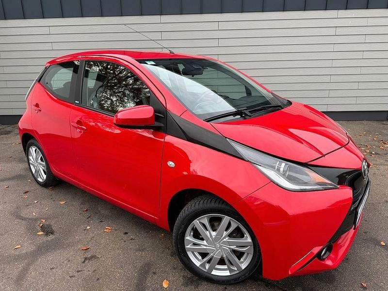 Rot Gebraucht 2016 Toyota Aygo Edition-S Kleinwagen | 7.700 € (Fairer Preis) - Bild 1/4