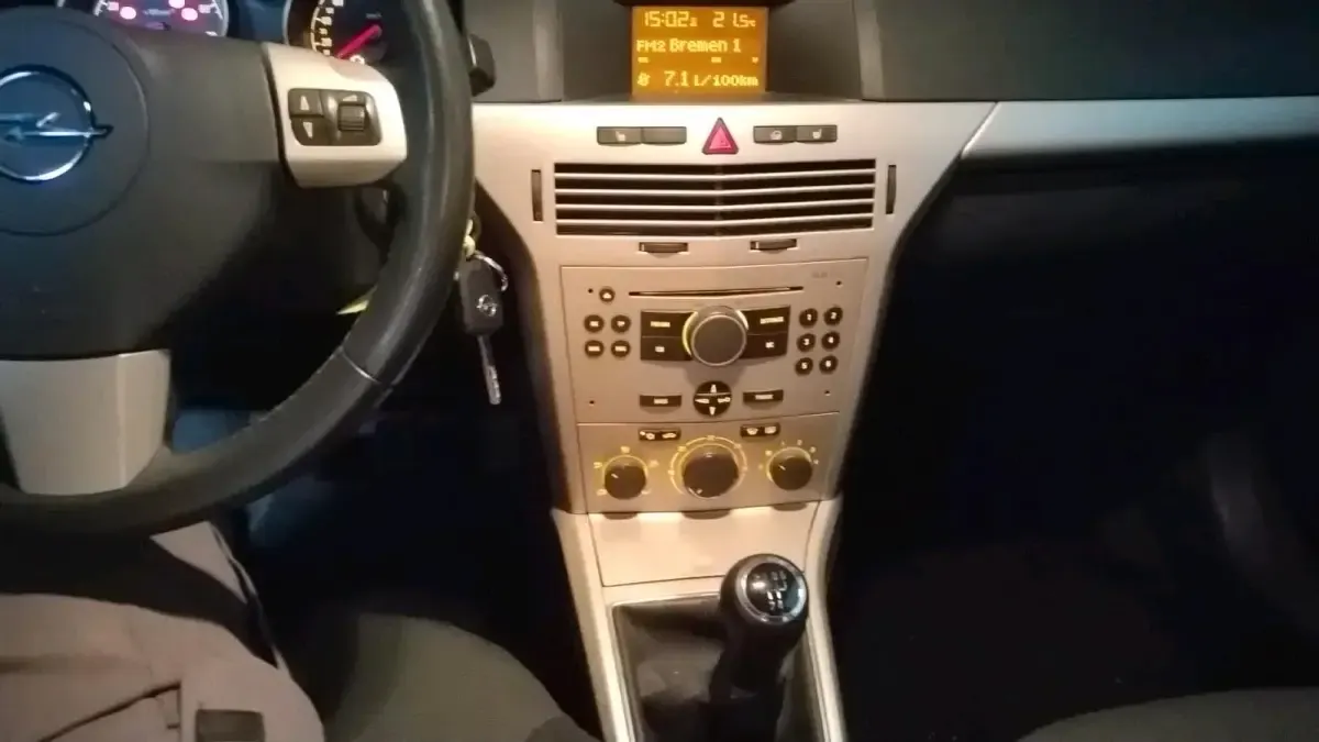 Gebraucht Opel Astra 105 PS (77 kW) 2007 Schwarz Kombi