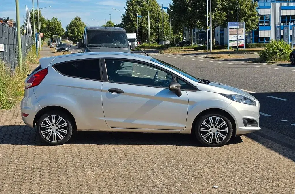 Gebraucht Ford Fiesta Titanium 95 PS (69 kW) 2016 Grau Kleinwagen