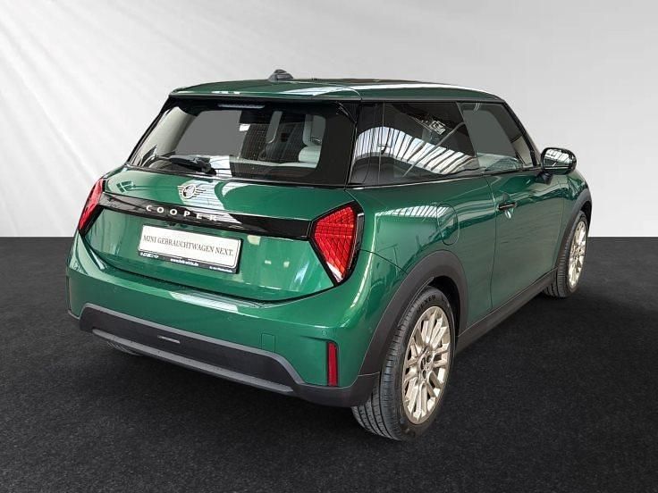 Gebraucht Mini Cooper 156 PS (114 kW) 2024 British racing green metallic Kleinwagen