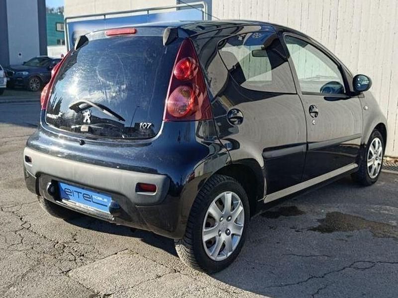 Gebraucht Peugeot 107 Active 68 PS (50 kW) 2012 Schwarz Kleinwagen