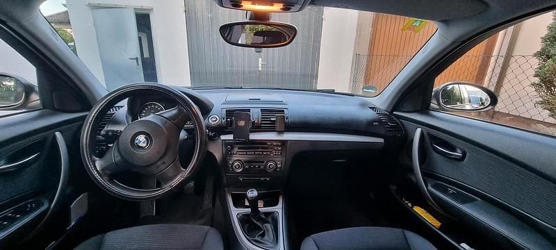 Silber Gebraucht 2009 BMW 116 Kleinwagen | 3.000 € (Fairer Preis) - Bild 1/4