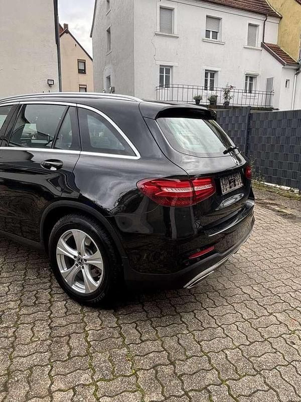 Gebraucht Mercedes GLC300 245 PS (180 kW) 2018 Schwarz SUV