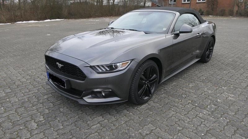 Grau Gebraucht 2015 Ford Mustang Convertible Cabrio | 22.400 € (Fairer Preis) - Bild 1/4