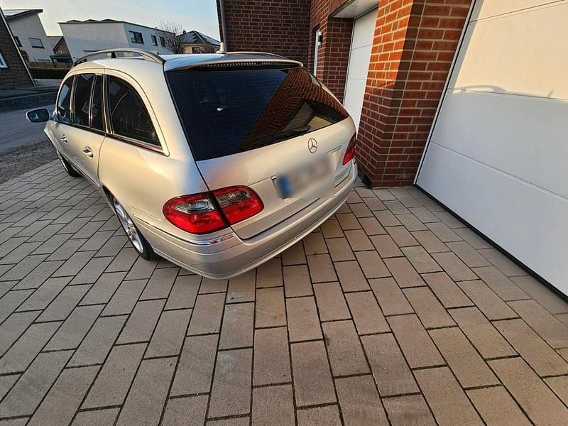 Gebraucht Mercedes E220 Avantgarde 170 PS (125 kW) 2009 Schwarz Kombi