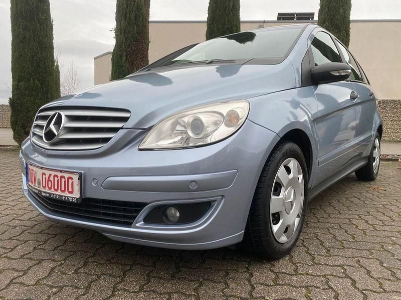 Blau Gebraucht 2007 Mercedes 200 Edition Limousine | 6.950 € (Guter Preis) - Bild 1/4