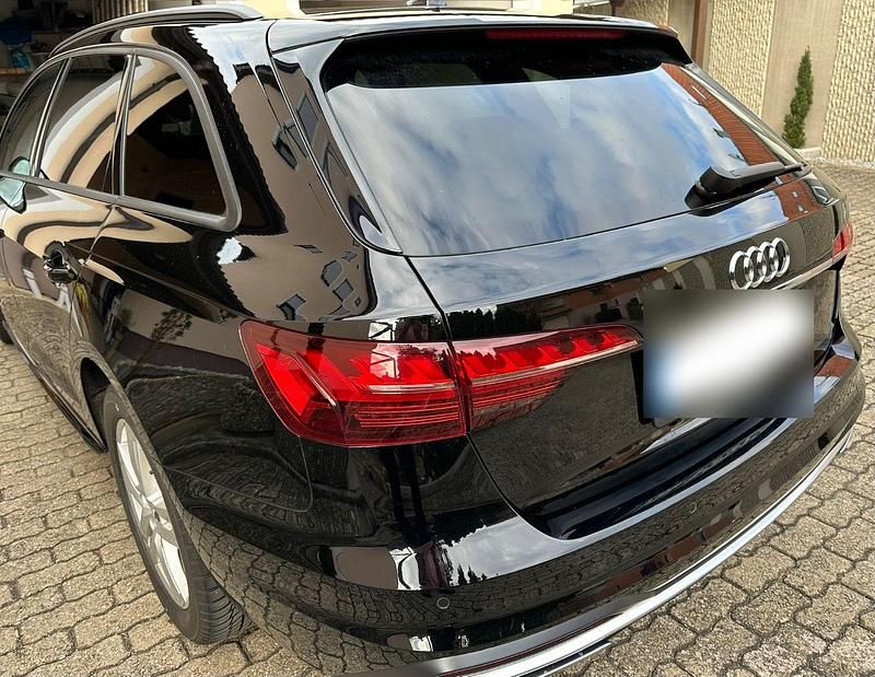 Second-hand Audi A4 Advanced 163 CP (119 kW) 2020 Negru Break