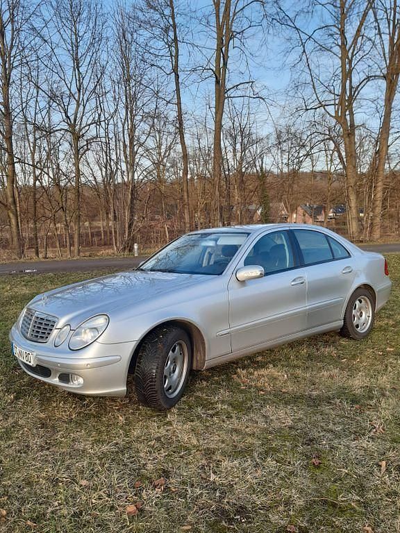 Gebraucht Mercedes E240 Classic 177 PS (130 kW) 2003 Silber Limousine