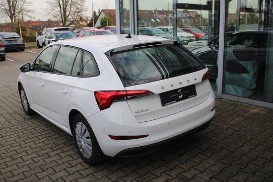 Używany Skoda Scala Cool Plus 95 KM (69 kW) 2021 Biały Hatchback