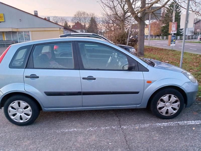 Gebraucht Ford Fiesta 79 PS (58 kW) 2007 Blau Kleinwagen