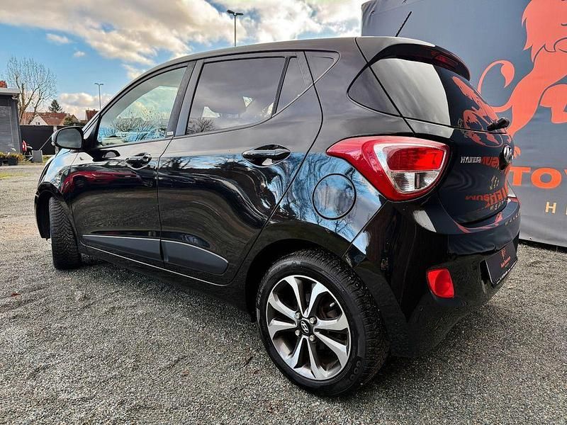 Gebraucht Hyundai i10 67 PS (49 kW) 2016 Schwarz Kleinwagen