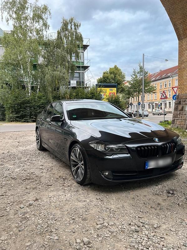 Schwarz Gebraucht 2010 BMW 523 Limousine | 14.399 € (Teuer) - Bild 1/4
